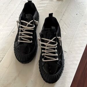 Black shine sneaker